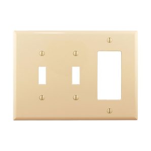 PJ226V - Wallplate 3G 2TOGGLE/Deco Poly Mid Iv