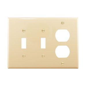 PJ28V - Wallplate 3G 2TOGGLE 1DUPLEX Poly Mid Iv