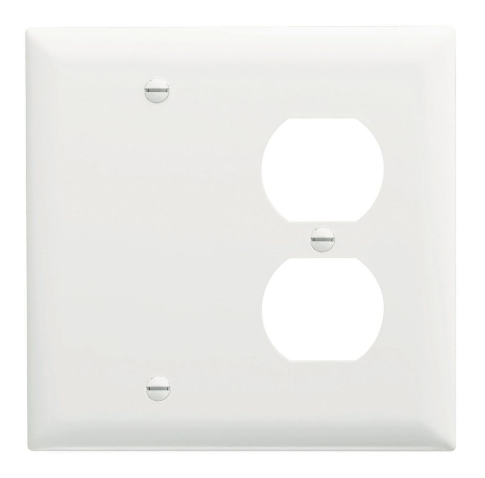 TP138W - Trademaster Wallplate 2G 1 Blank 1 Duplex WH