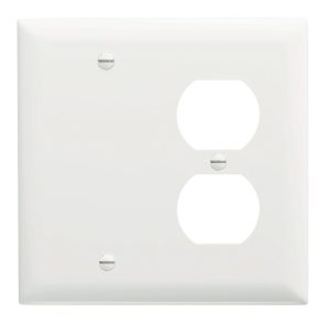 TP138W - Trademaster Wallplate 2G 1 Blank 1 Duplex WH