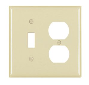 TP18I - Trademaster Wallplate 2G 1 Toggle 1 Duplex Iv